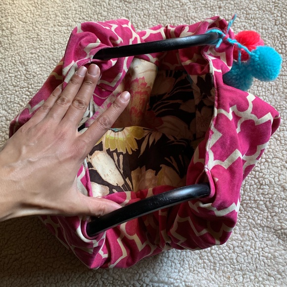 1154 Lill Studio vibrant roomy reversible suede bucket bag, wooden handles - Picture 7 of 16